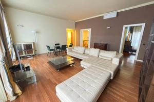 Appartamento di 213 m² con più di 5 locali a Milan