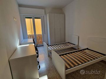 Stanza in appartamento di 100 m² a Bologna
