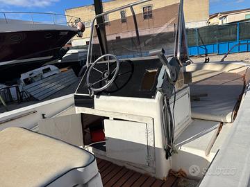 Barca mano marine modello Boston whaler uguale