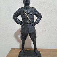 Statua Mussolini