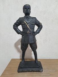 Statua Mussolini