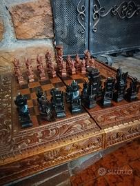 Scacchi artigianali Balinesi in legno intagliato