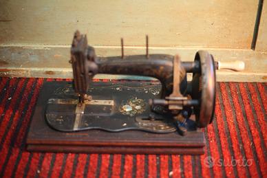 Macchina da cucire antica. 1800