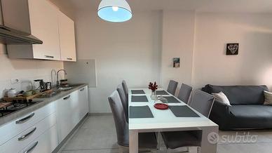 4,5 vani totalmente arredato 1° piano + posto auto