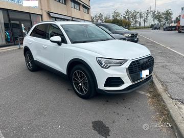 Audi Q3 45 TFSI plug in e S tronic Business unico 