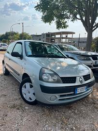 Clio a soli 1400 euro perfettamente funzionante