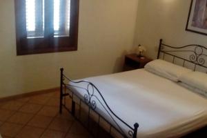 Piccola casa ammobiliata, in centro a Menfi AG