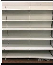 scaffali supermercato a gondole