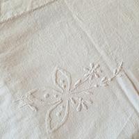 Lenzuolo vintage ricamato a mano 