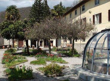 Villa di 800 m² con più di 5 locali e posto auto a