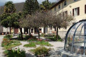 Villa di 800 m² con più di 5 locali e posto auto a