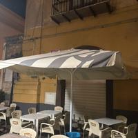 Ombrellone Coca-Cola completo di base in cemento