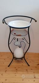 lavabo in ferro battuto con catino e brocca 