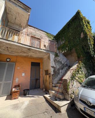 Casa indipendente su due livelli 280mq