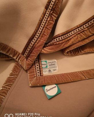 Coperta matrimoniale pura lana vergine.