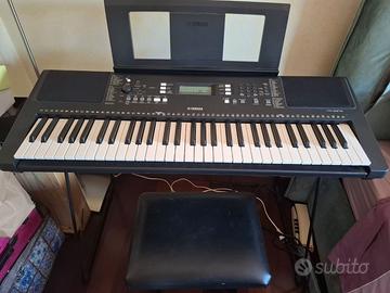 Tastiera Yamaha PSR-E373
