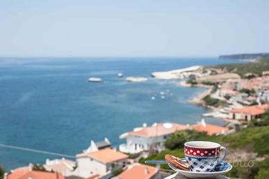 Imponente struttura con vista mare