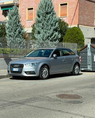 Audi A3 Sportback 1,6 TDI S troni  2015 175000 km