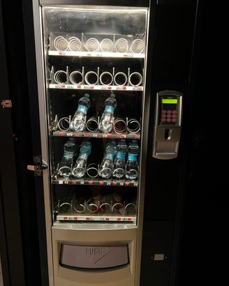 Distributore automatico bevande saeco