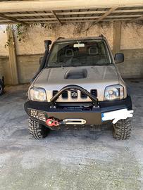 Suzuki Jimny fuori strada