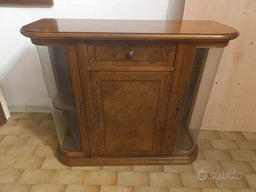 Mobile credenza con vetrine