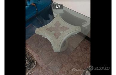 Tavolino con vetro bisellatone capitello