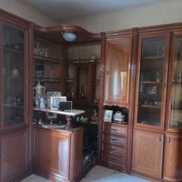 mobile salotto angolo bar con tavolo e sedie