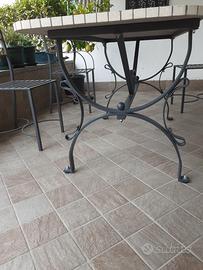 TAVOLO MOSAICO cemento- ferro battuto con 4 sedie