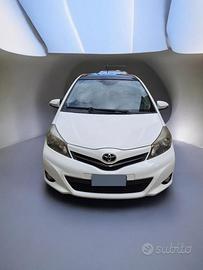  Toyota yaris sport full optional