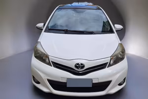  Toyota yaris sport full optional