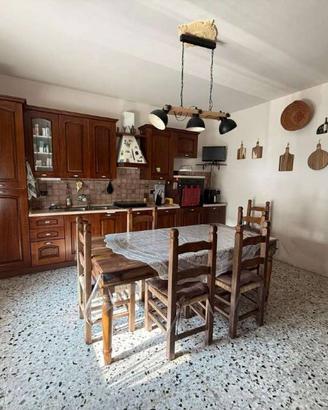 Appartamento di 326 m² con più di 5 locali e box a