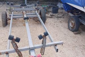 Carrello per barca/gommone non omologato.