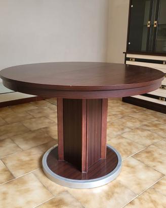 Salotto con tavola rotonda