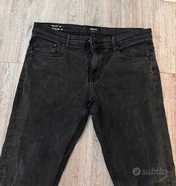Pantaloni neri