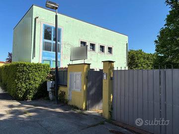Immobile in asta di 486 m² con più di 5 locali a S