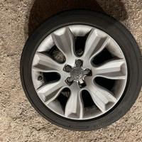 Cerchi in lega Audi A1 con montate gomme da neve