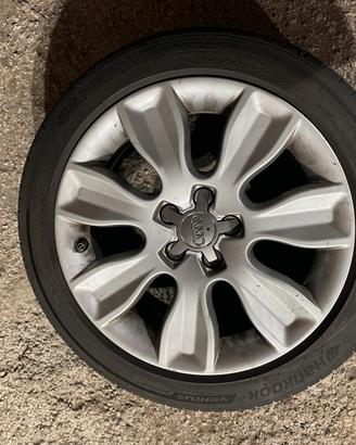 Cerchi in lega Audi A1 con montate gomme da neve