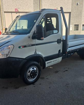 IVECO 35C13. CASSONE FISSO NUOVO 4.40M