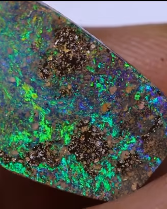 Opale Boulder Queensland Australia 6,07 ct – raro