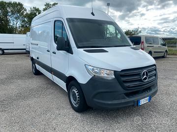Mercedes Benz Sprinter L2H3 - 2021