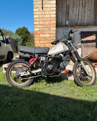 Suzuki dr500