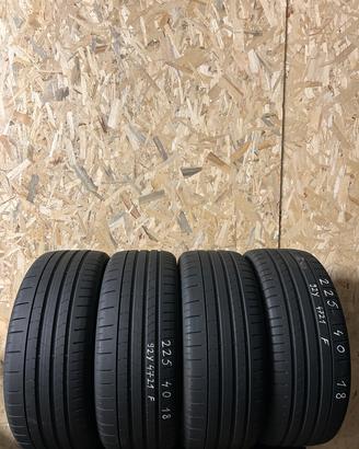 4 GOMME 225 40 18 92 Y PZERO