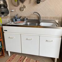 Lavello cucina e mobile sottolavello
