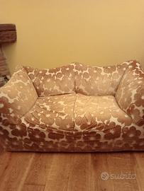 Poltrona + divano a due posti “Le Bambole”