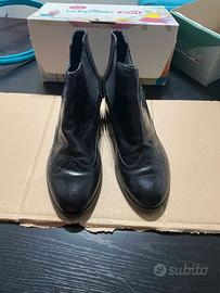 Stivaletti Clarks Chelsea Boots in Pelle Nera Stil