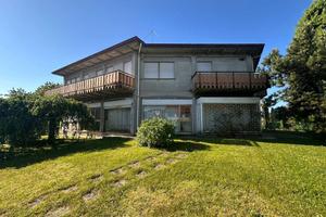 Villa di 609 m² con più di 5 locali e box auto a B