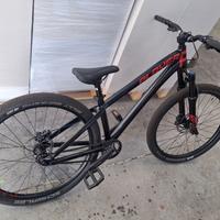 bici dirtpump DARTMOOR PLAYER SIX