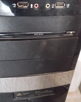 PC fisso più tastiera 