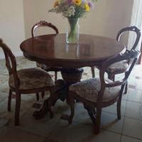 Tavolo antico rotondo allungabile con 6 sedie
