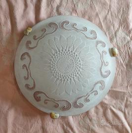 Plafoniera in vetro con decoro
